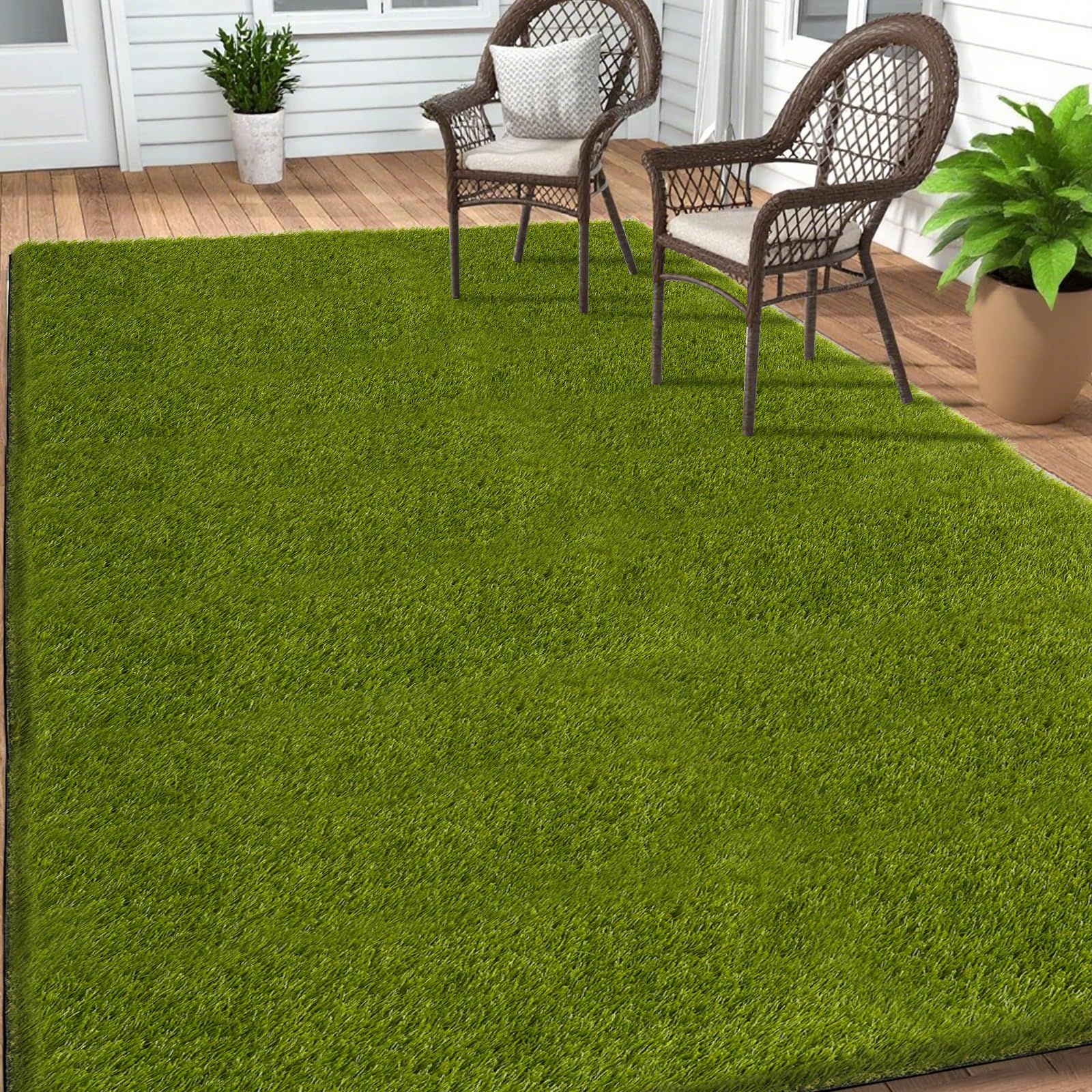 CooRug UV-resistant grass showcases vibrant color without fading in sun