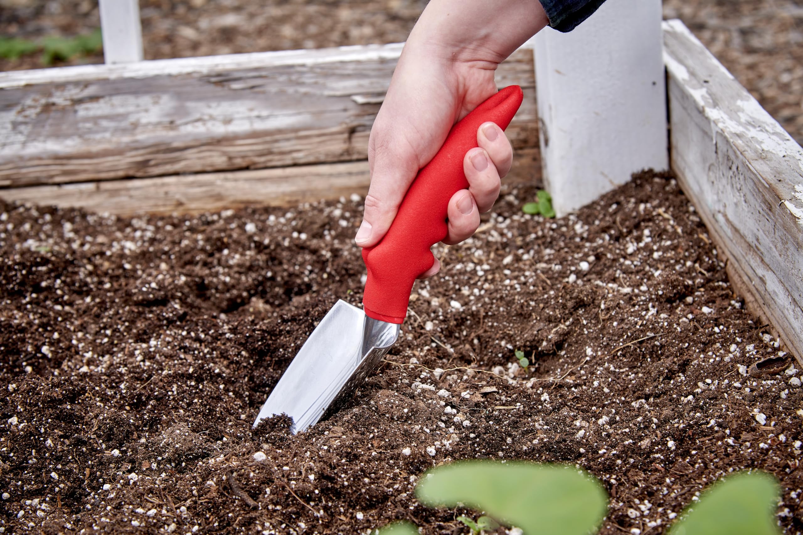 Corona Comfort Trowel used in tight spaces to transplant seedlings safely.