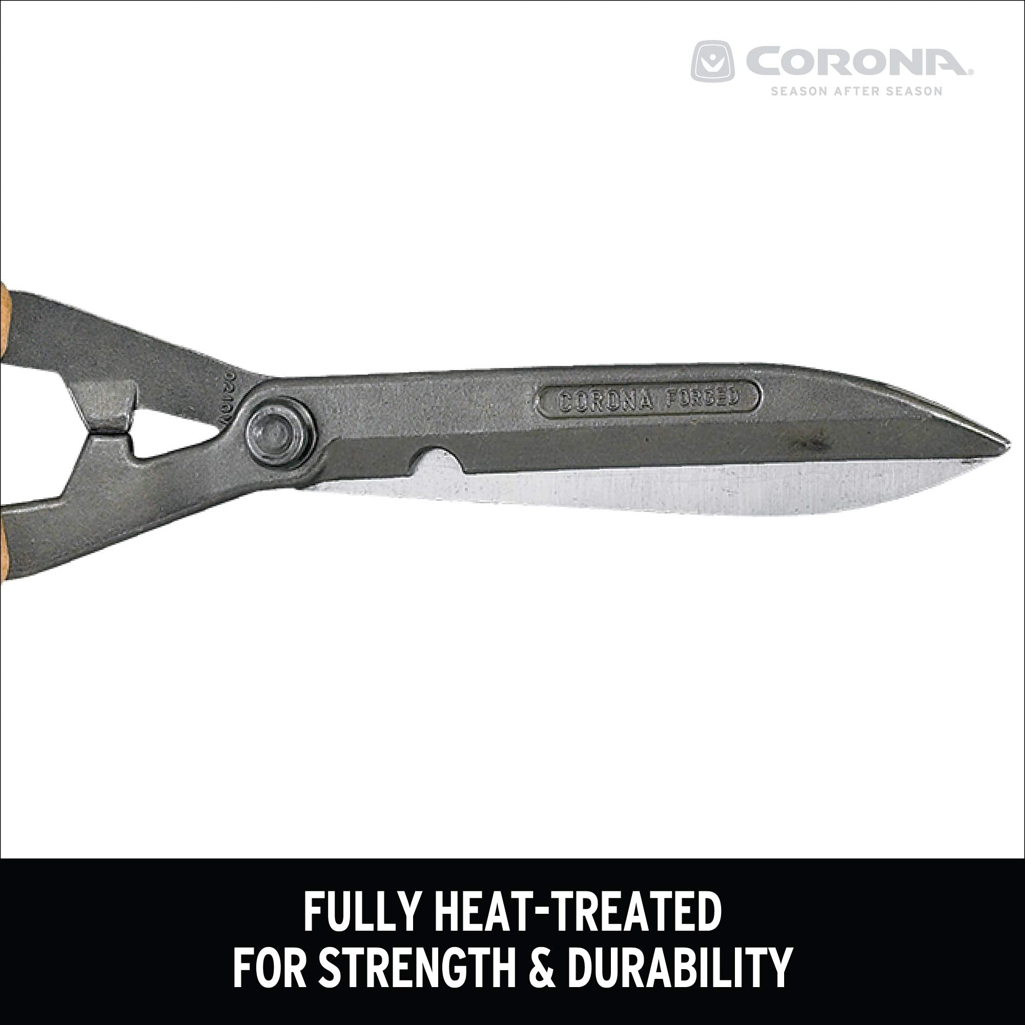 Corona HS 3911 limb notch helps secure branches for easy cutting.