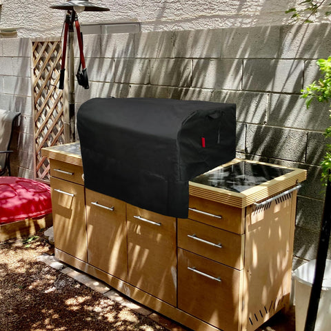 Cover Geny front and side snaps securing a built-in grill cover