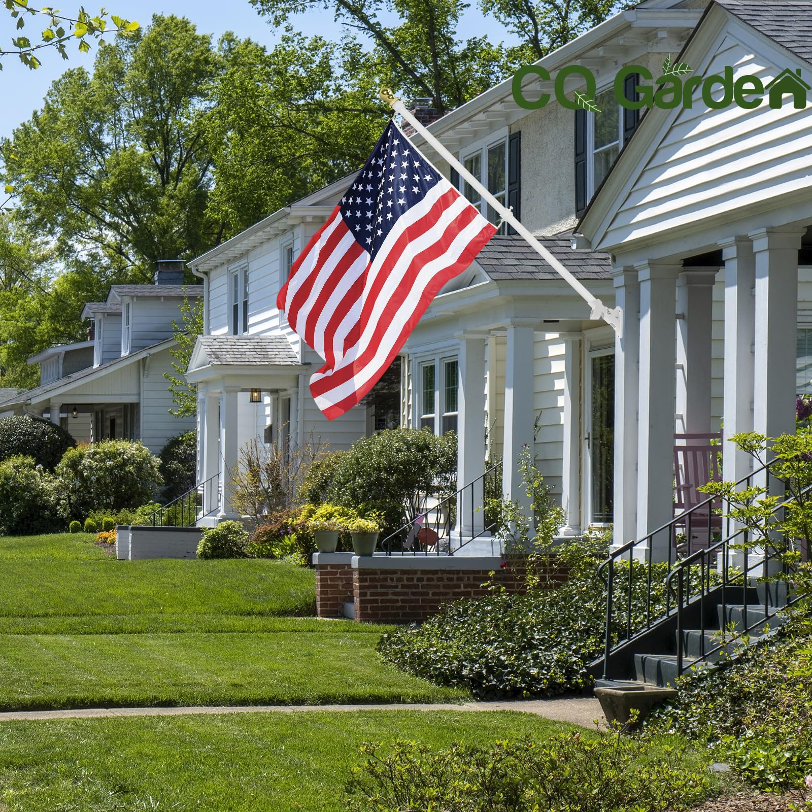 CQ Garden two-position bracket enables flexible flag angles.