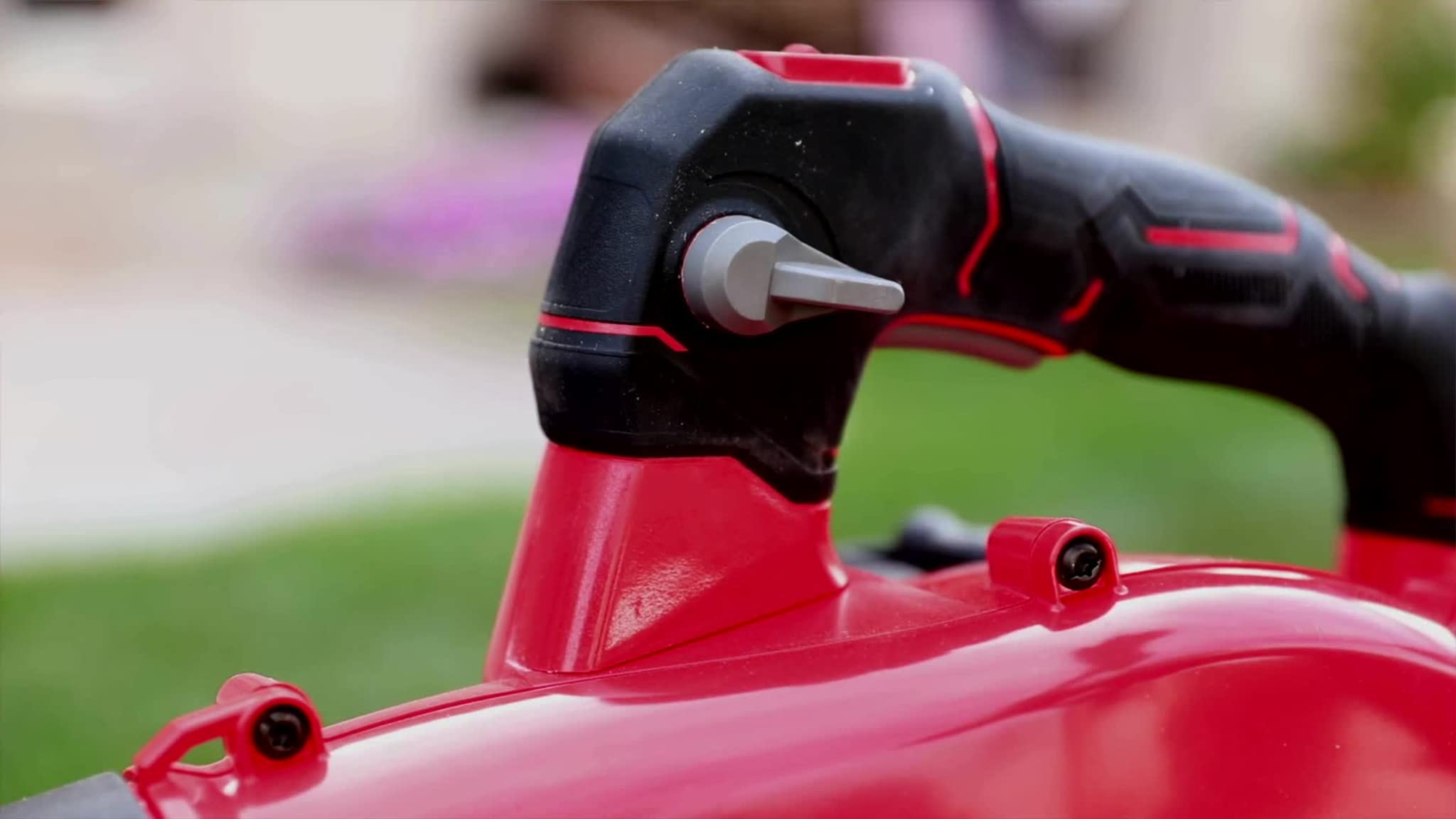 Lightweight Craftsman B2000 design reduces user fatigue during use