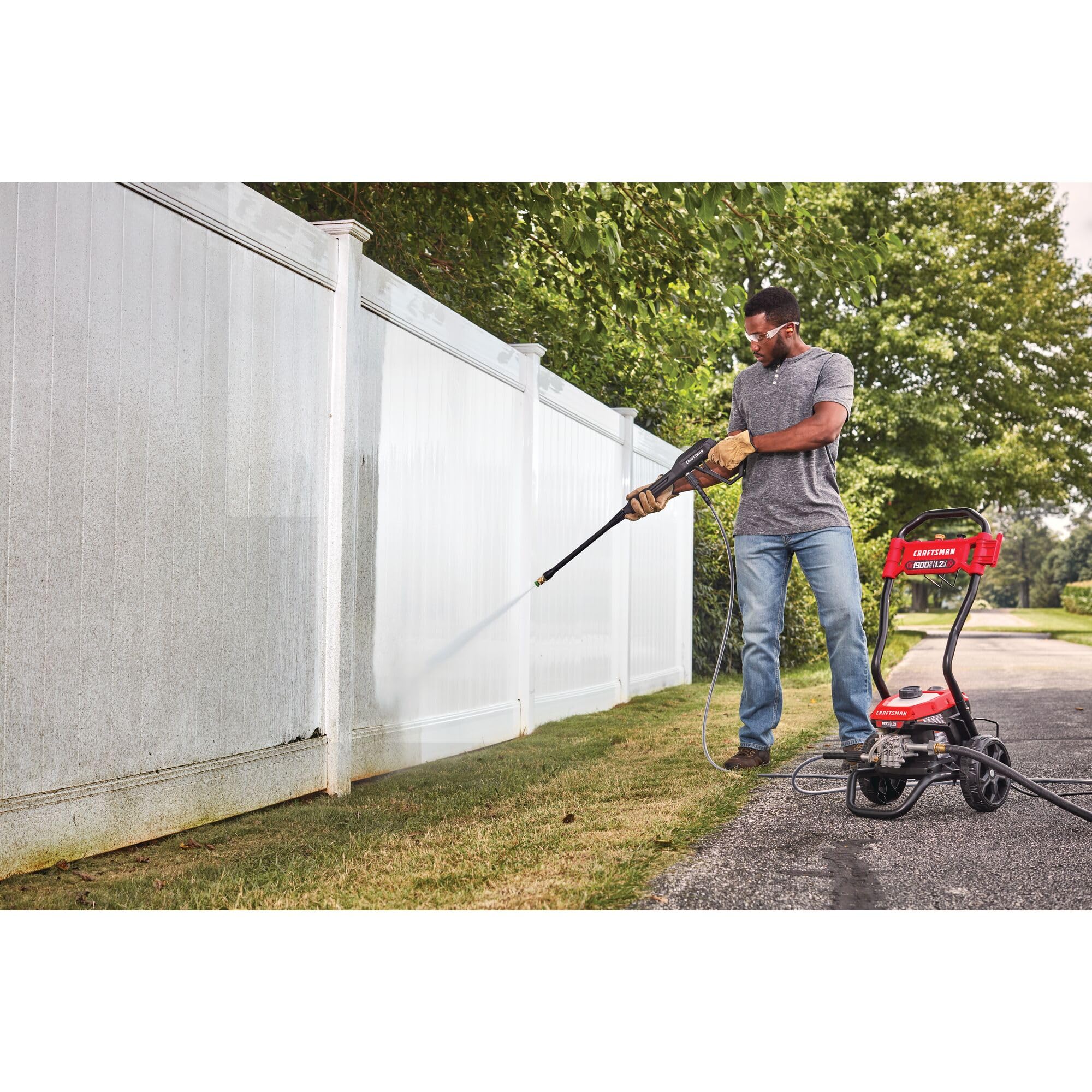 Craftsman CMEPW1900 kink-resistant hose promotes durable use.