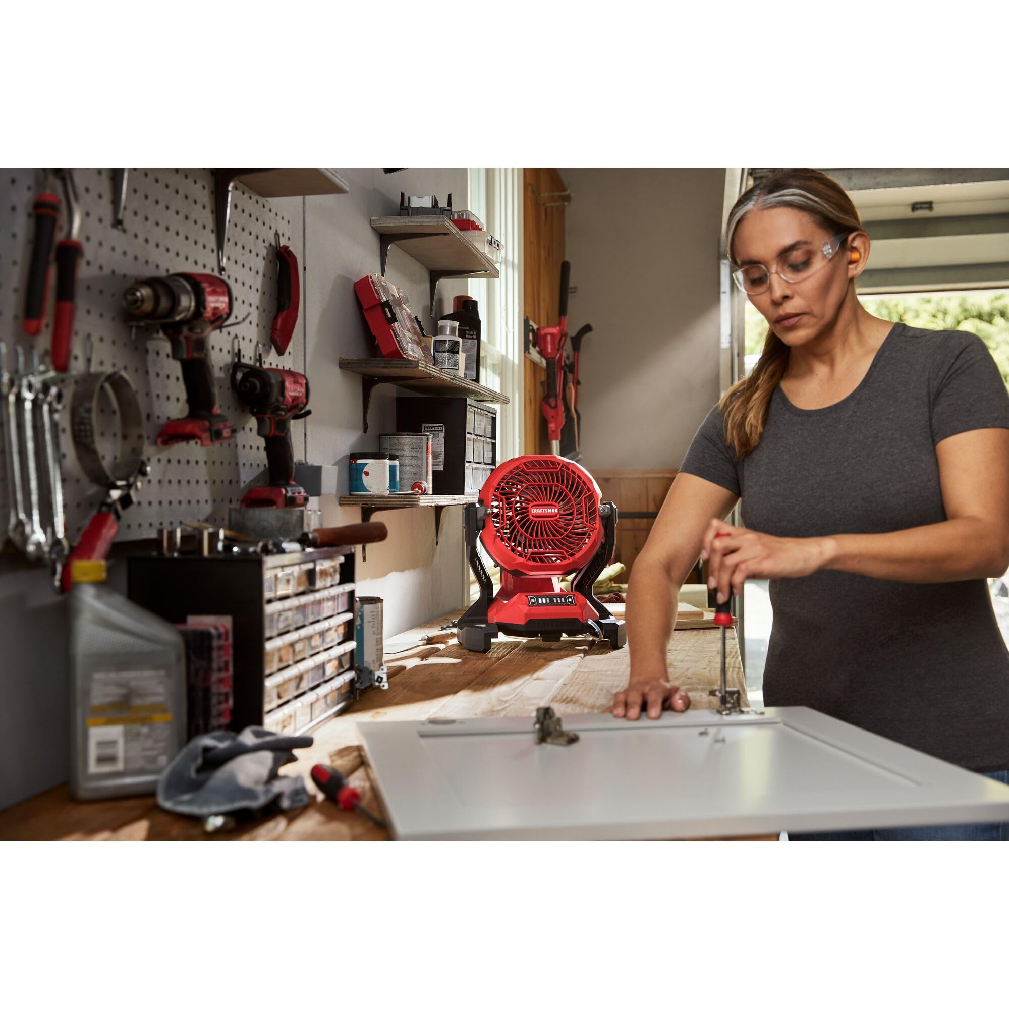 Craftsman V20 misting fan delivers up to 515 CFM of airflow