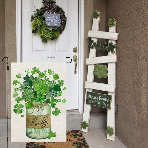 CROWNED BEAUTY double-sided clover flag for gardens and porches.