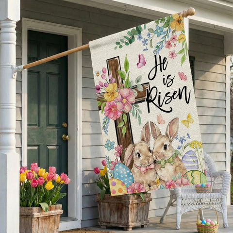 CROWNED BEAUTY outdoor flag in burlap-like fabric resists fading for lively yard decor.