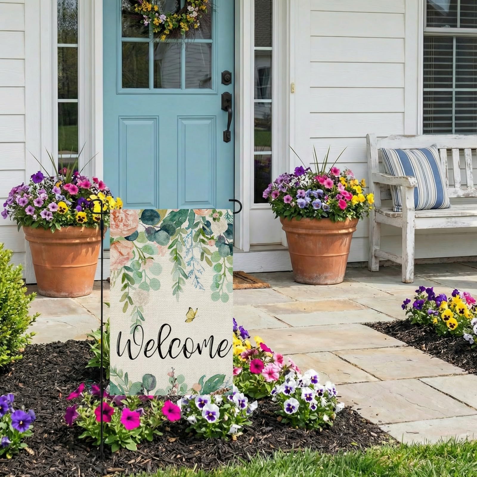 CROWNED BEAUTY Weather-resistant polyester flag ready for outdoor use