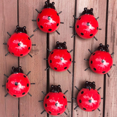 Cruis Cuka 8-piece ladybugs garden decor for front yard, weatherproof color.