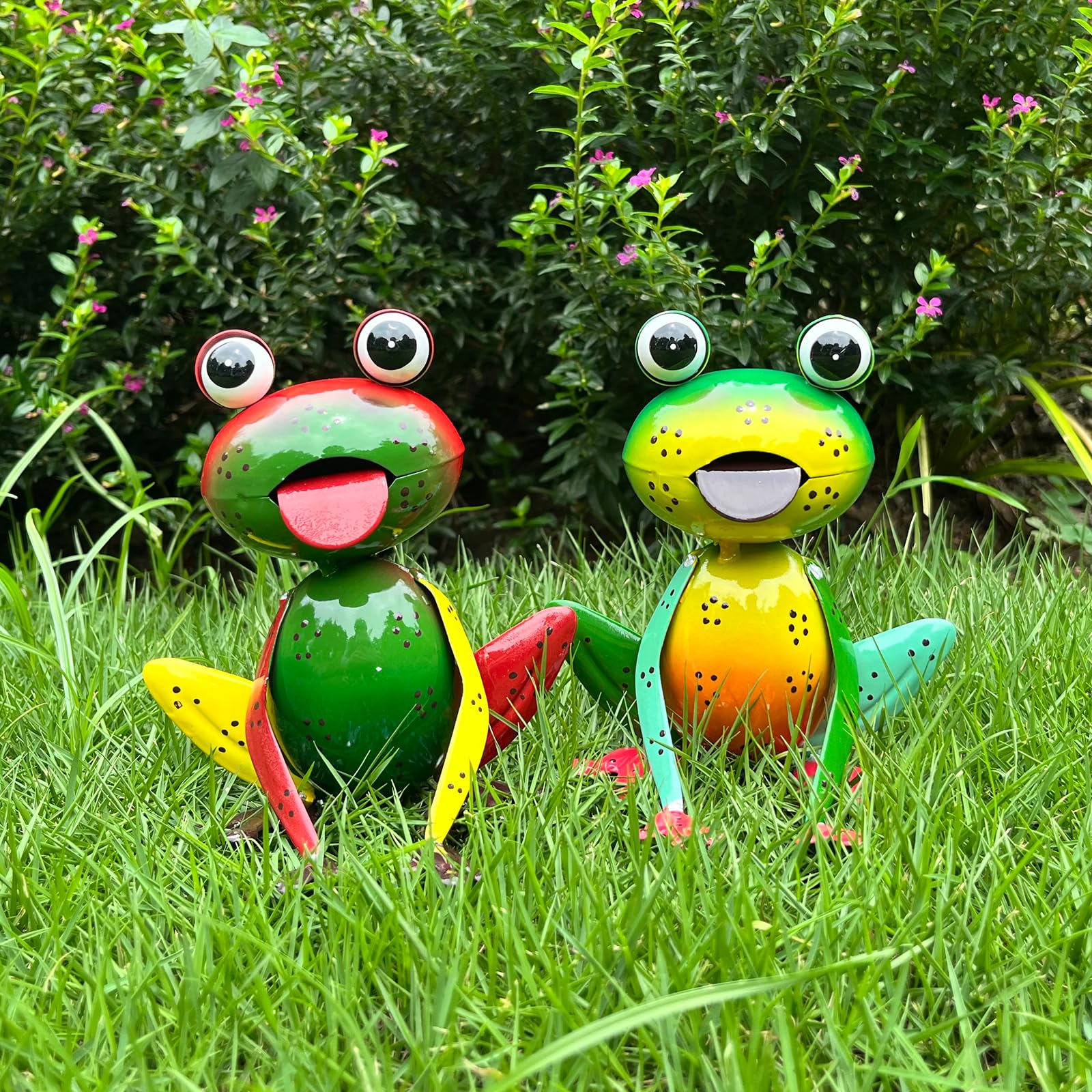 Cruis Cuka metal frogs front view for bright outdoor charm and weather-ready garden decor