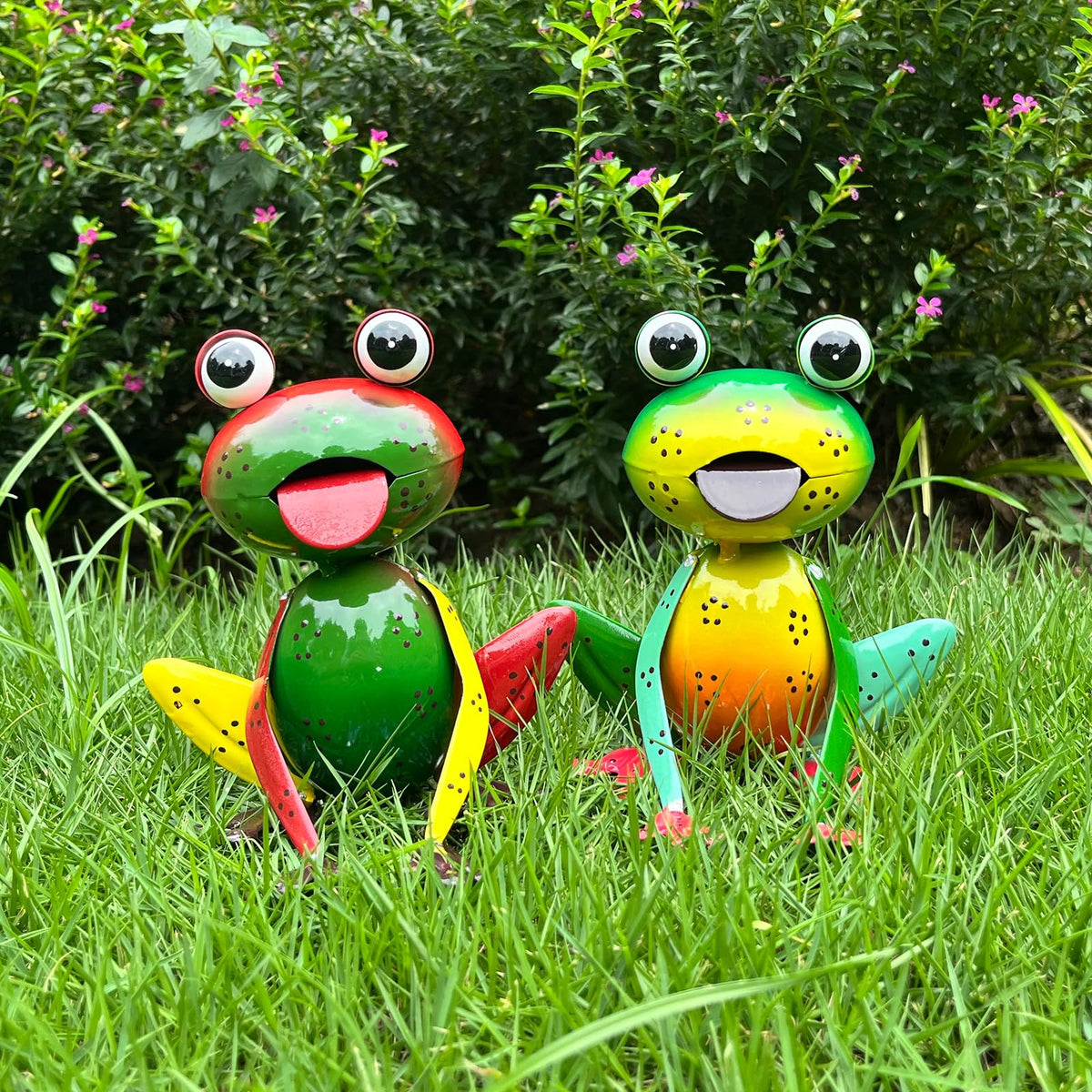 Cruis Cuka metal frogs front view for bright outdoor charm and weather-ready garden decor