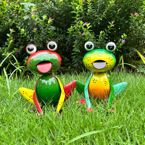 Cruis Cuka metal frogs front view for bright outdoor charm and weather-ready garden decor