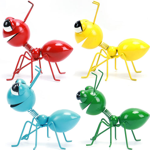 Cruis Cuka green metal ant yard art ready to hang on a fence.