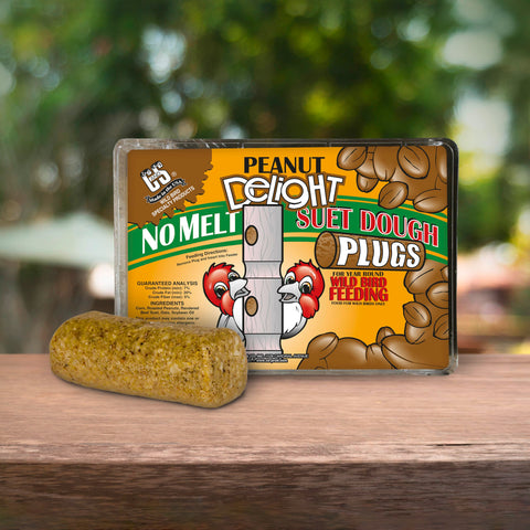 C&S Peanut Delight No Melt Suet Dough Plug highlights premium ingredients for familiar flavor.