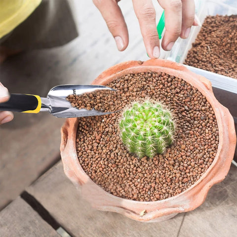Cuayaes garden trowel storage-hanging-hole enables easy hanging after use.