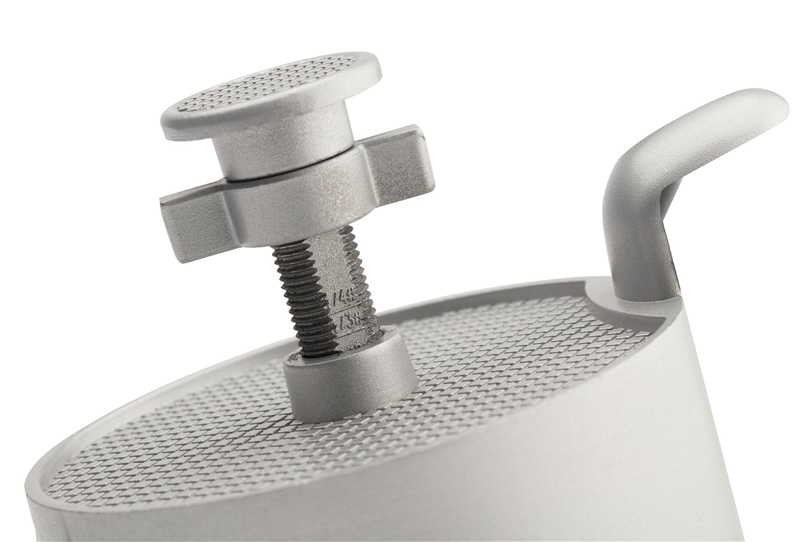 Cuisinart CABP-300 non-stick cast aluminum surface releases patties easily