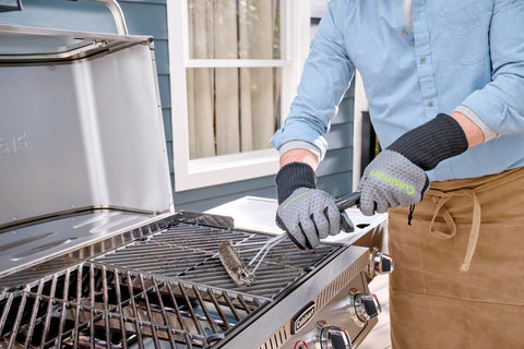 Cuisinart grill brush with coil and bristle design tackles baked-on debris efficiently