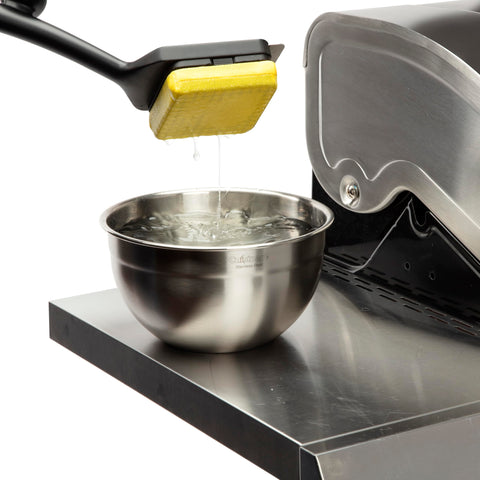 Cuisinart grill brush compatible with cast iron, stainless, porcelain grates