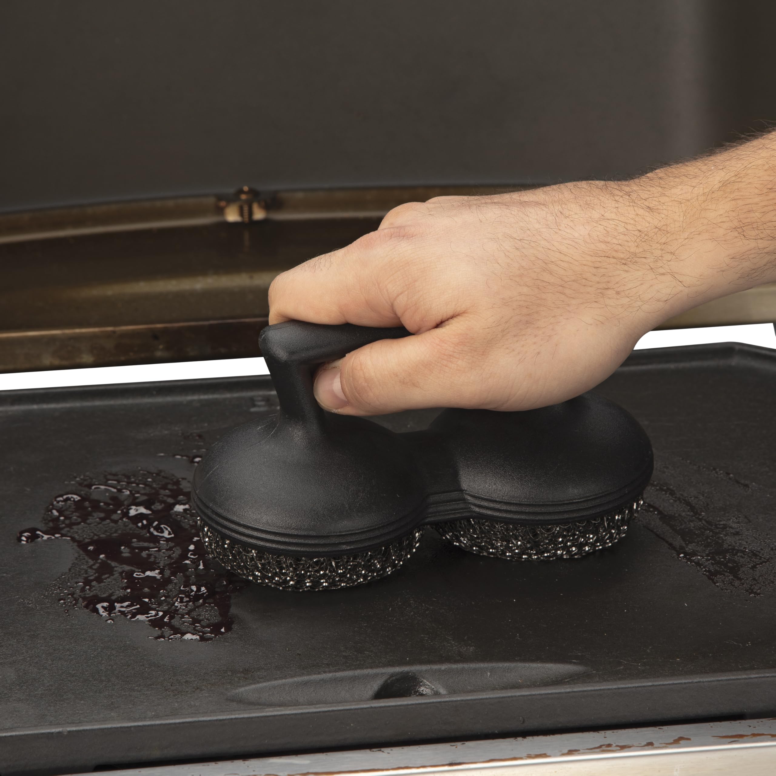 Heavy-duty casing with reinforced handle withstands heat and scrubbing pressure.