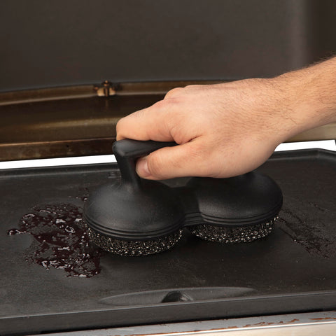 Heavy-duty casing with reinforced handle withstands heat and scrubbing pressure.
