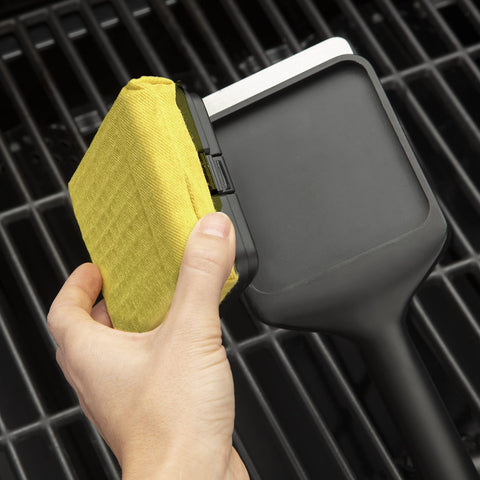 Cuisinart silicone outer frame close-up, flexible design for grates.