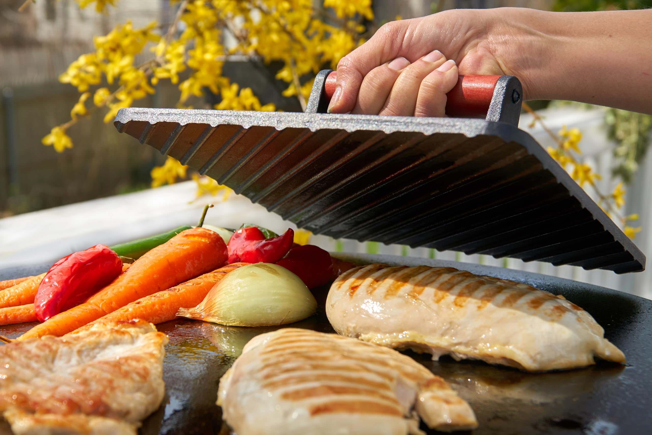 Cuisinart XL grill press wooden handle offers safe, comfortable grip