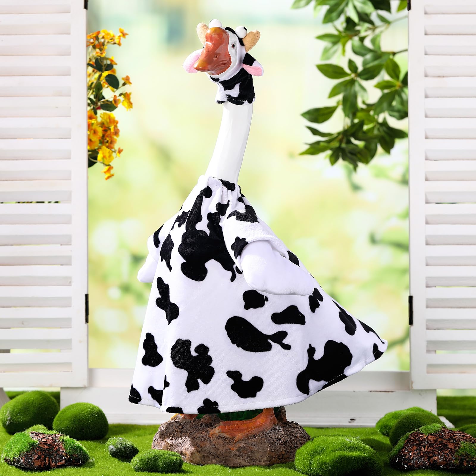 Cutecrop goose outfit on display boosts garden curb appeal.