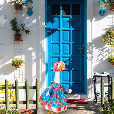 Cutecrop goose outfit with daisy accents brightens outdoor spaces.