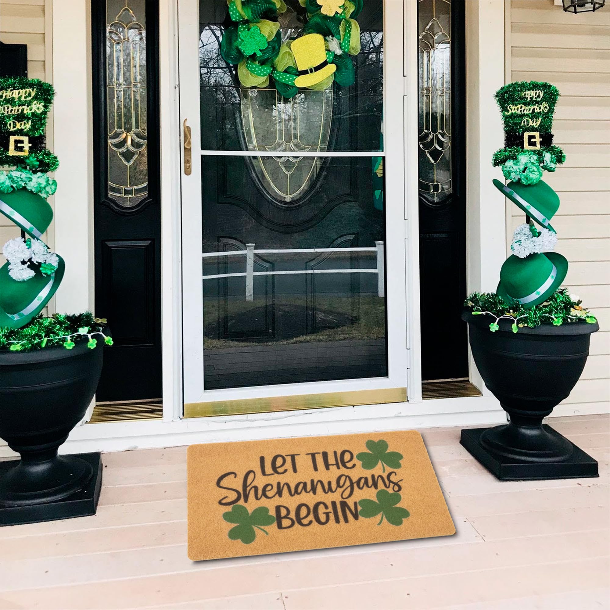 CXQRR mat close-up shows vibrant shamrocks inviting welcome