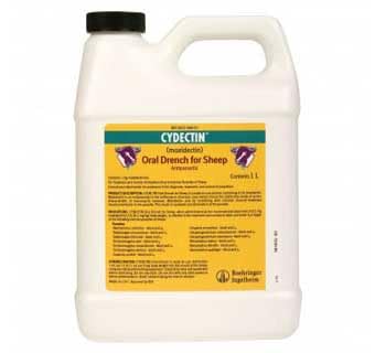 Cydectin Sheep 0.1% Drench pour illustration demonstrates easy administration.