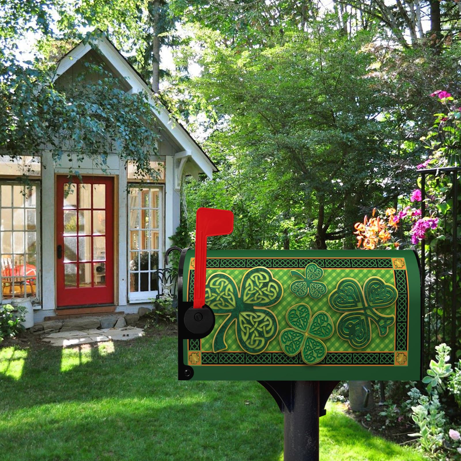 Dacawin St Patrick's Day mailbox cover with magnetic ends for easy installation.