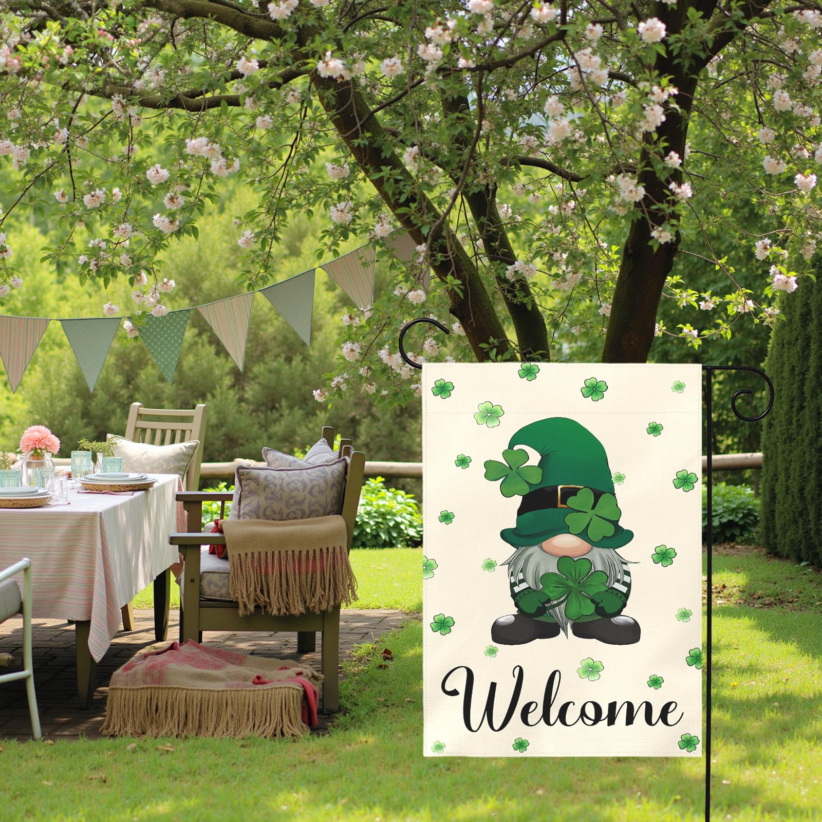 Dacawin Shamrocks flag adds Irish charm for outdoor St Patrick's Day.