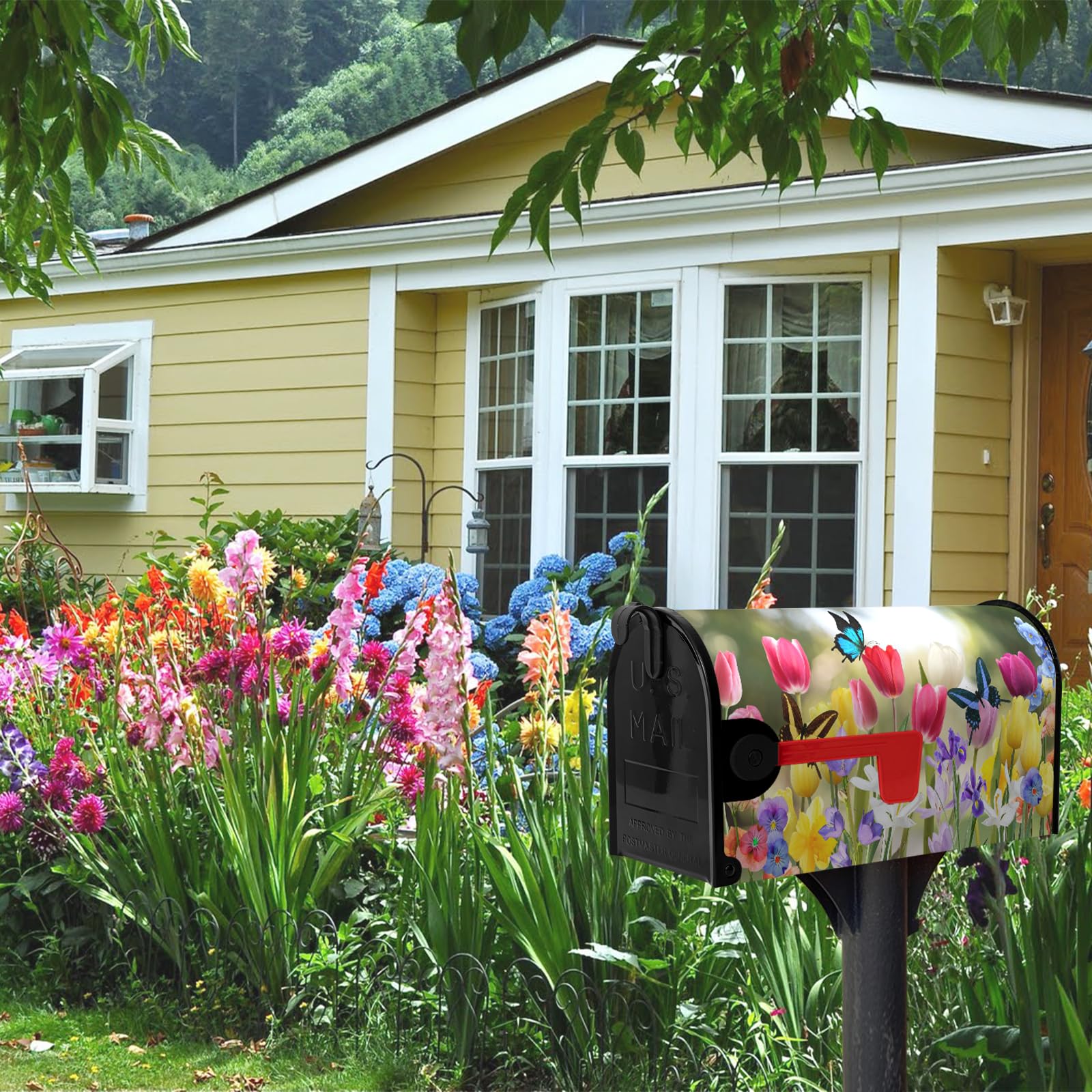 Dacawin yard-friendly cover protects mailbox from stains and scratches.