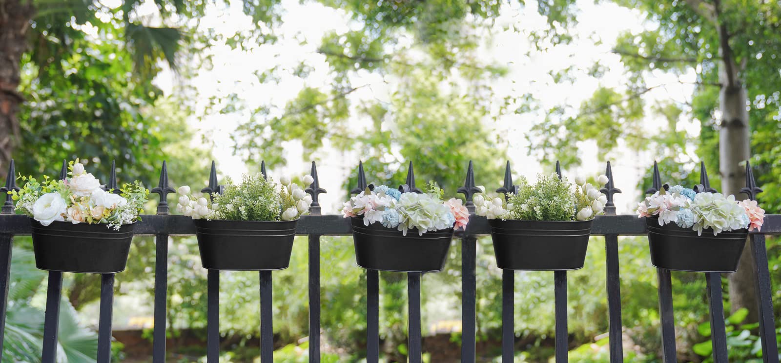 Dahey hanging pots feature detachable hooks for easy, flexible installation.