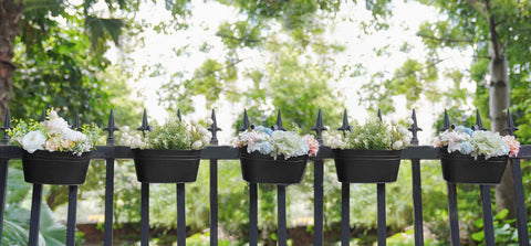 Dahey hanging pots feature detachable hooks for easy, flexible installation.