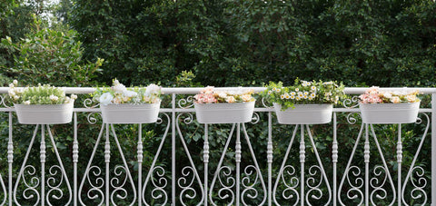 Dahey large 15.74 inch planter in a yard setup for outdoor display