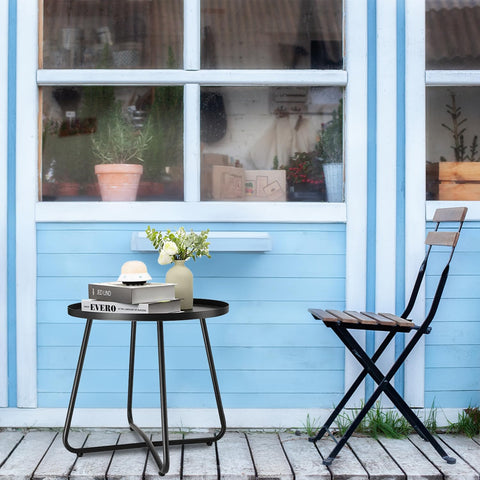 Danpinera rust-free finish keeps its look during outdoor use.