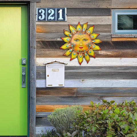Daogtc sun flower wall decor hook-hanging demonstrates easy mounting on walls, fences, or doors.