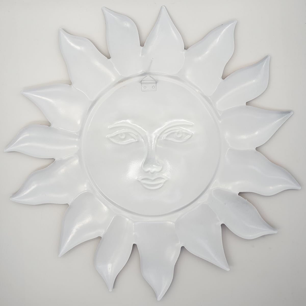 Daogtc Sun Wall Decor emits a warm ambient glow.