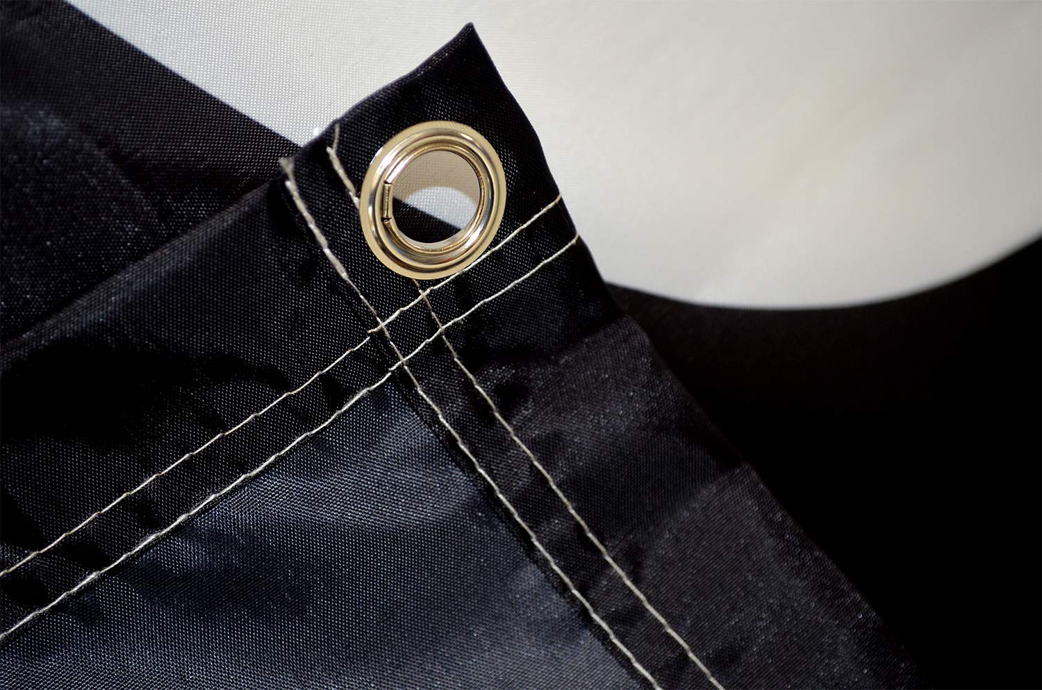 Daoops easy hanging with double stitched edges for durability.