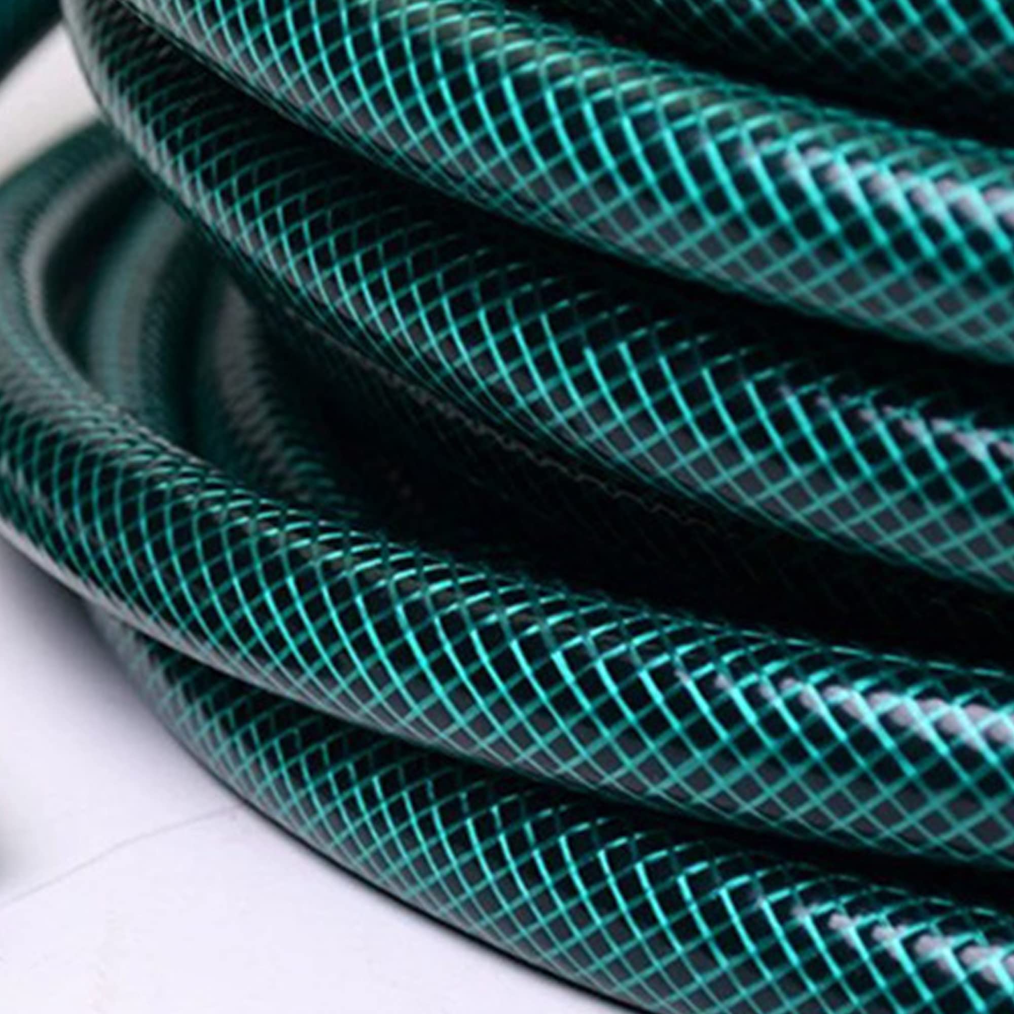 Darnassus hose suited for outdoor multiuse tasks like car washing.