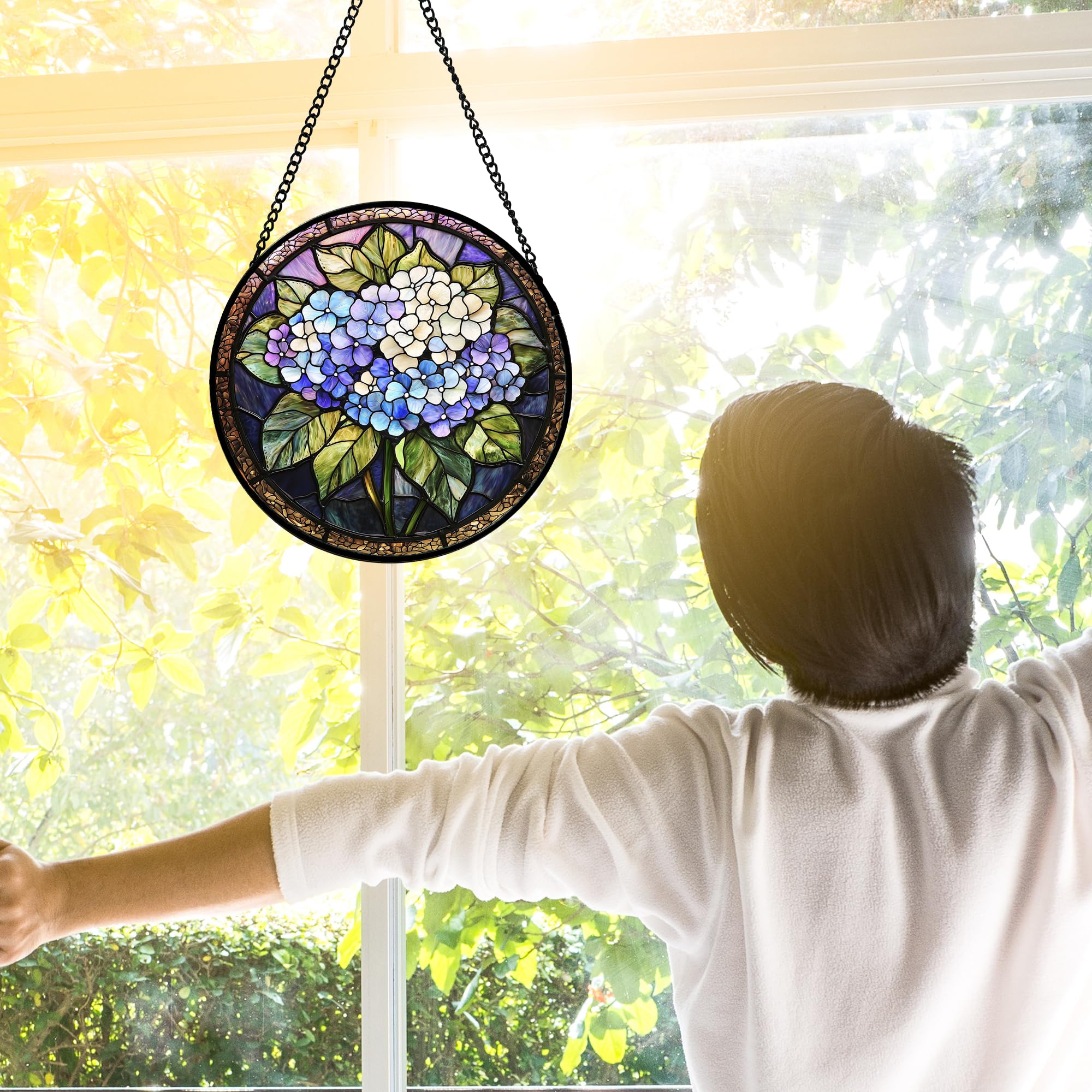 DASTOLL diamond glass hydrangea panel catching light from both sides