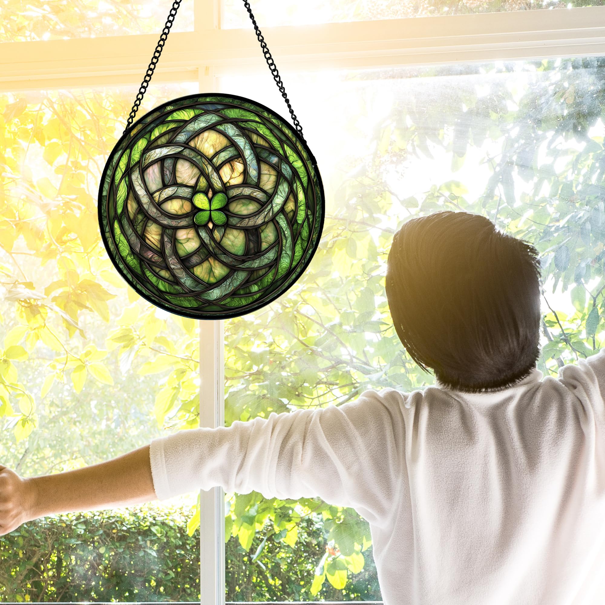 DASTOLL sun catcher with double-sided light transmission shines from both sides when sunlit.