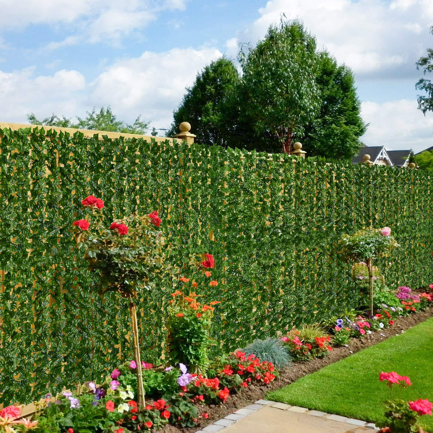 DearHouse ivy fence installation back view highlights quick setup for privacy