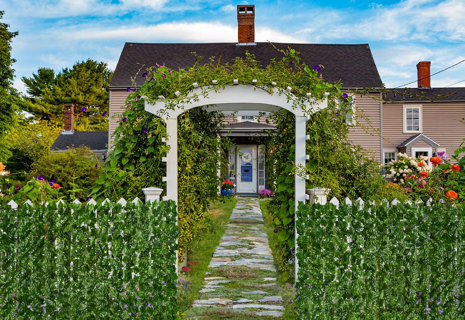 DearHouse fade-resistant ivy closeup emphasizes evergreen look year-round for outdoor spaces.