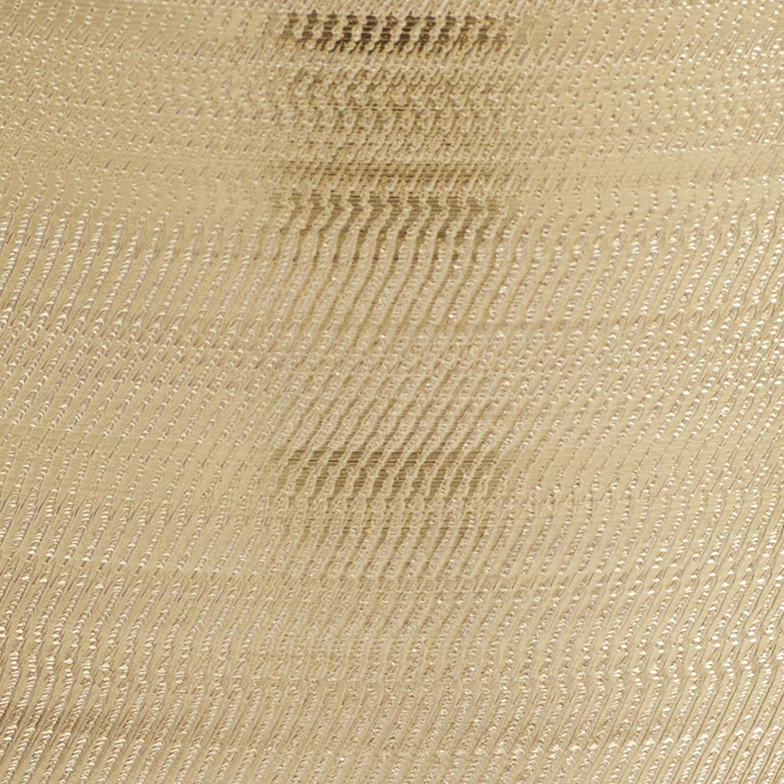 Made in India, Deco 79 gold planters bring a touch of luxury.