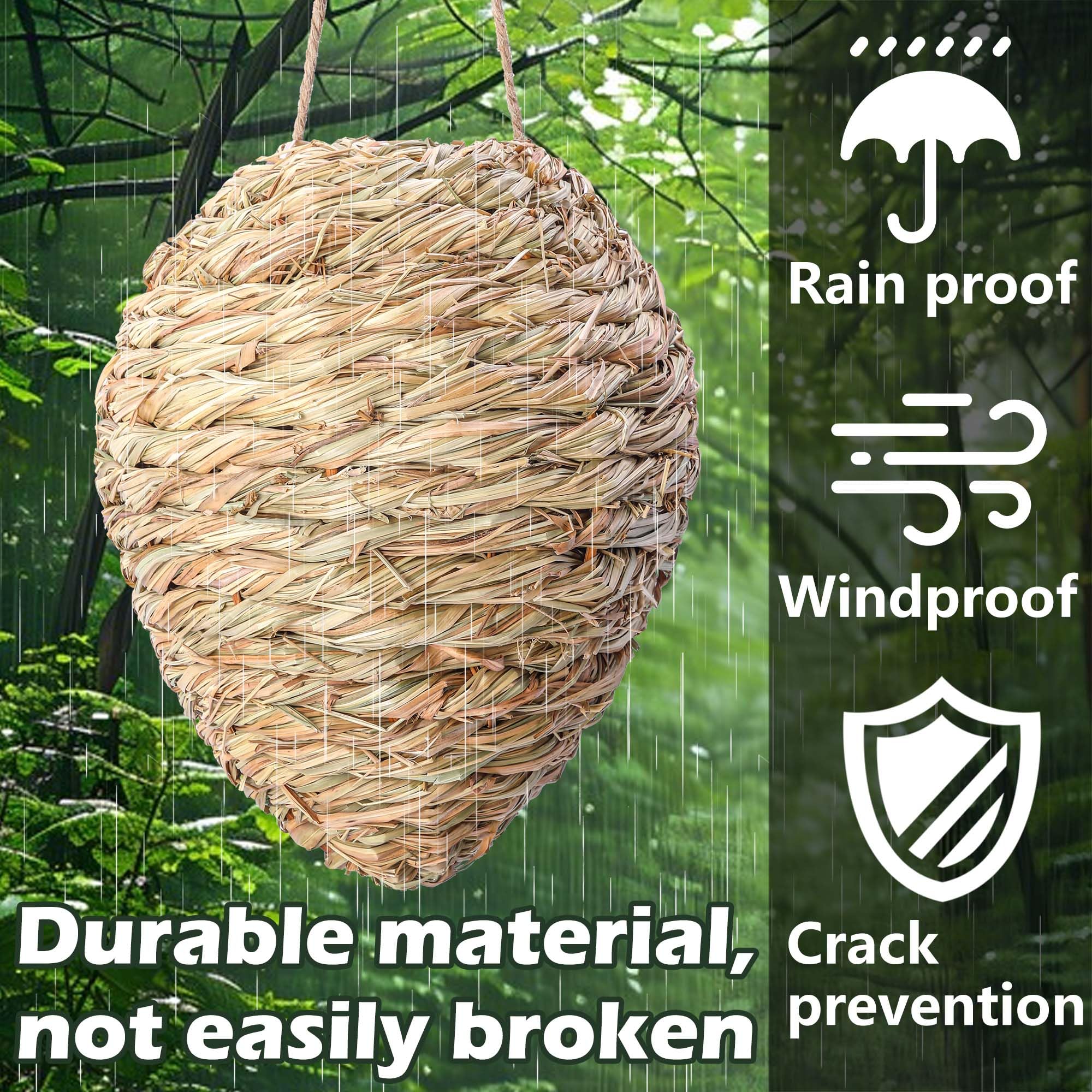 Natural reed and hemp rope offer durable, weather-ready decoration for patios and porches.