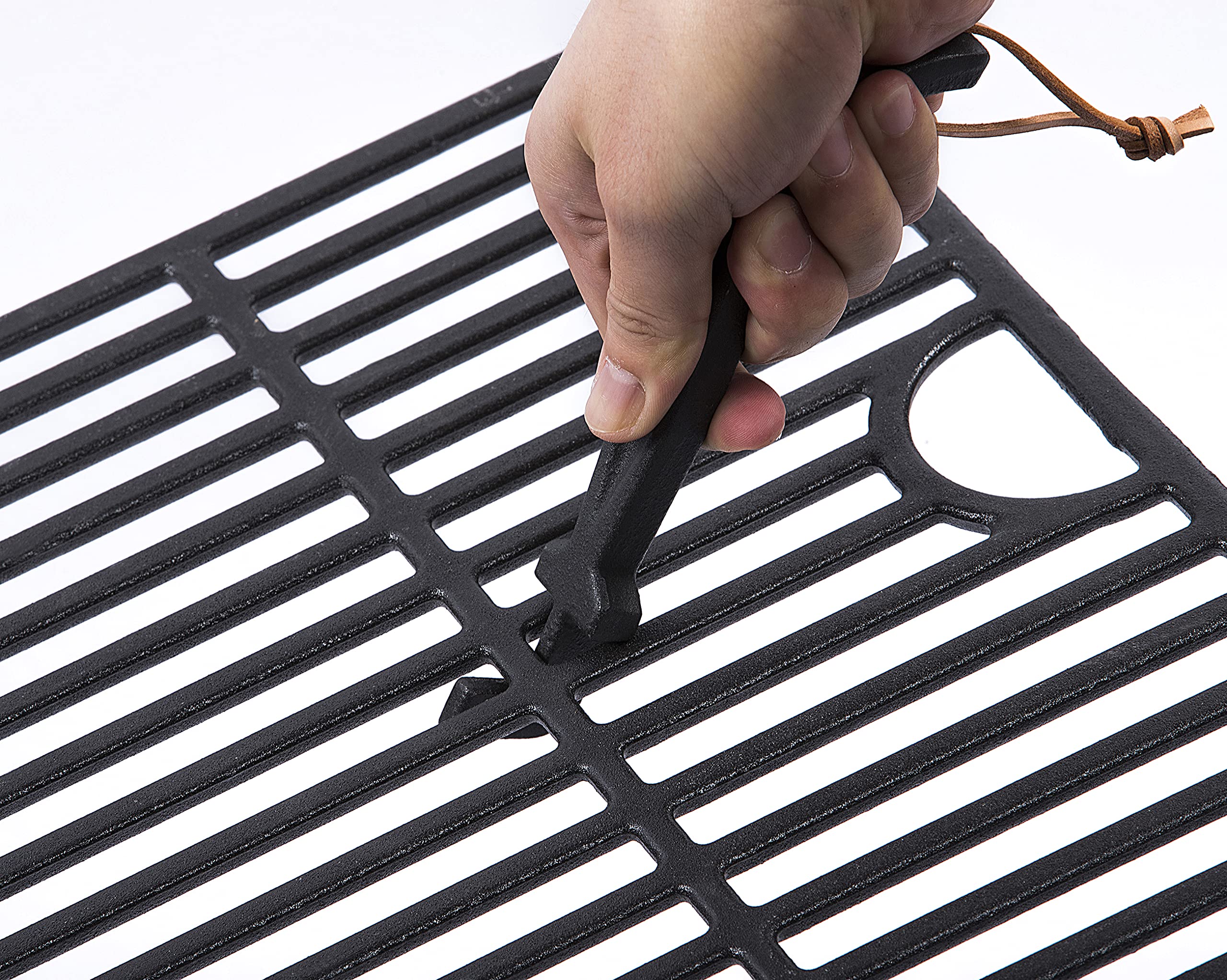 DELSbbq versatile bbq tool enables safe grate removal