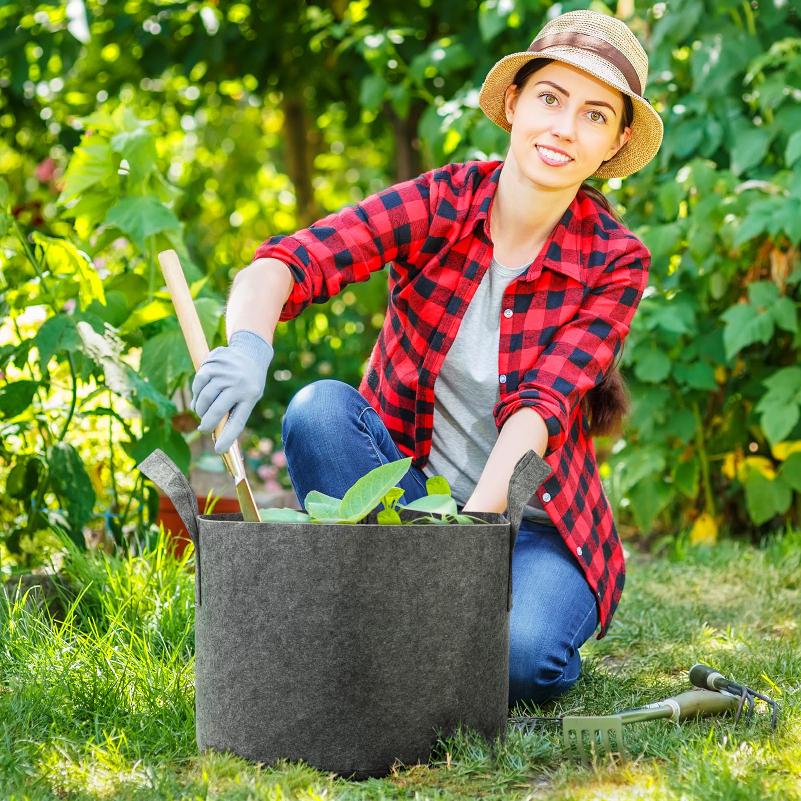 Delxo fabric grow bags are reusable and environmentally friendly.