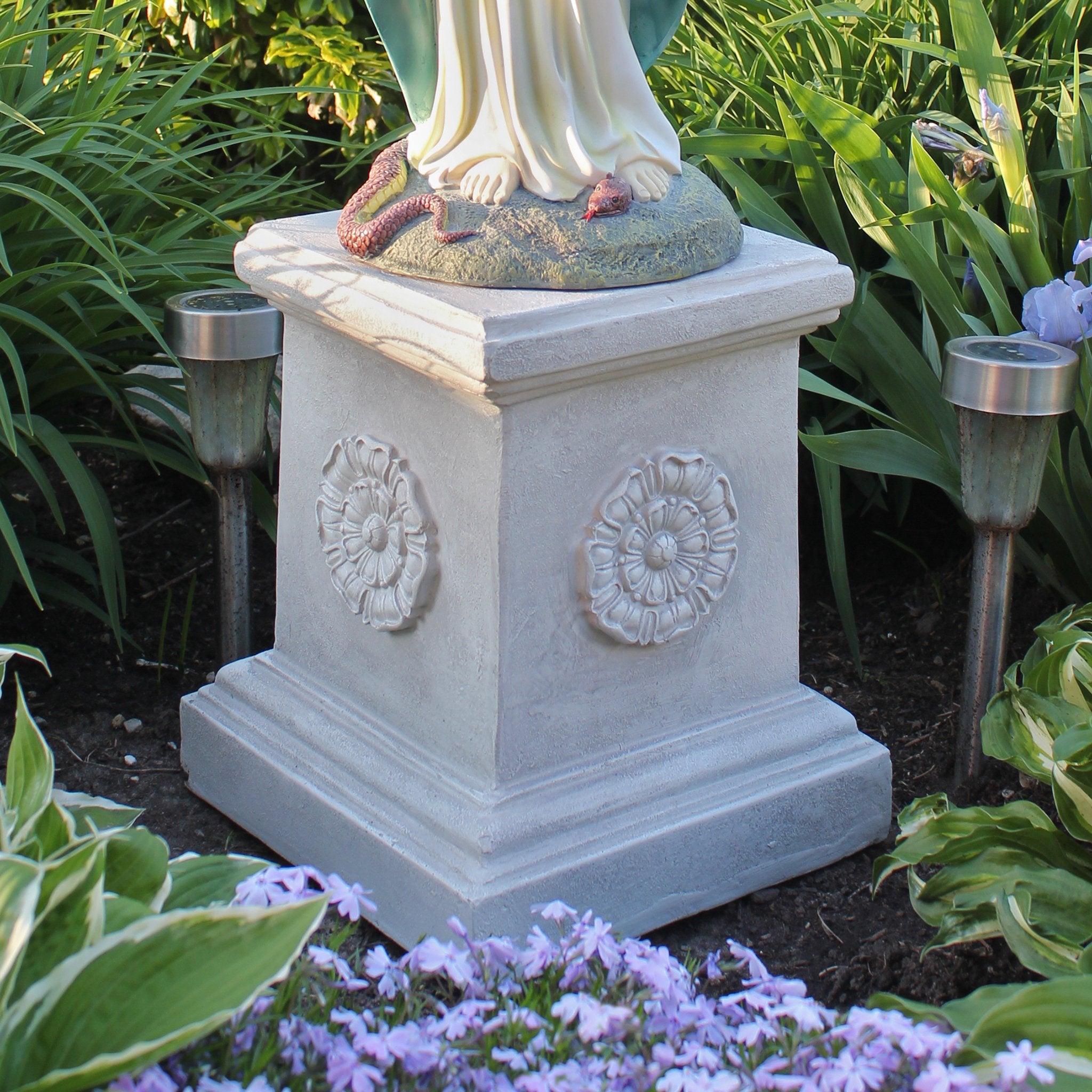 Design Toscano antique-stone finish plinth complements indoor and outdoor sculptures