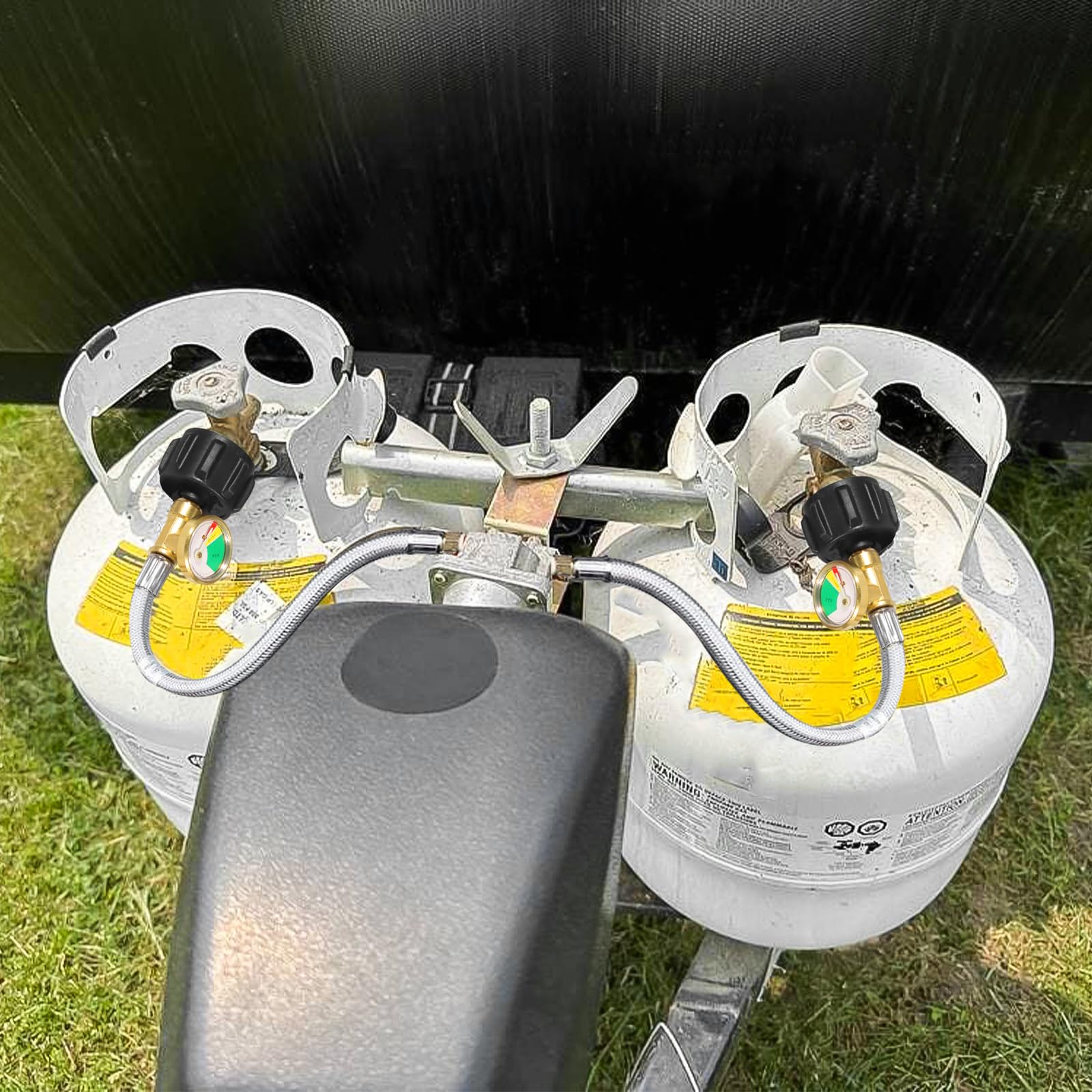 Gauge-equipped hose lets you check propane level at a glance.